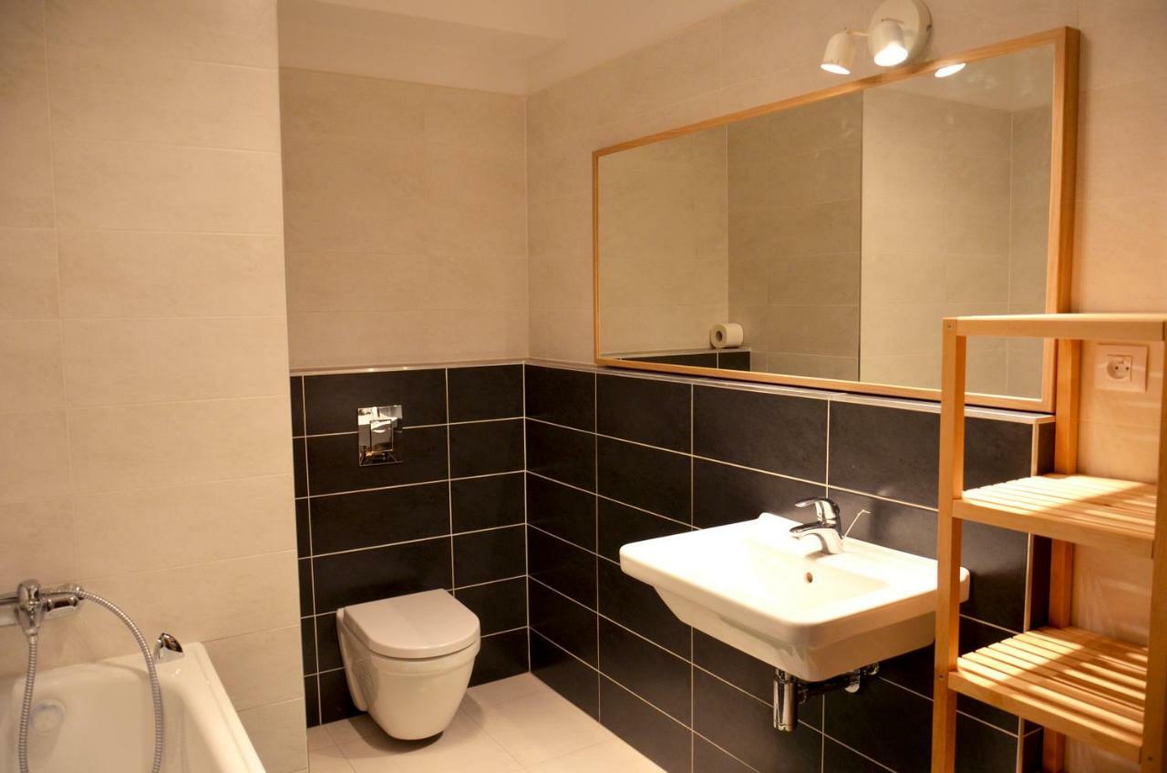 Brand New Apartment. Parking Spot Included! Bratislava Luaran gambar