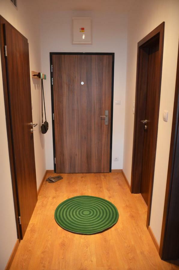 Brand New Apartment. Parking Spot Included! Bratislava Luaran gambar