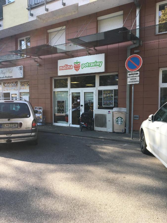 Brand New Apartment. Parking Spot Included! Bratislava Luaran gambar