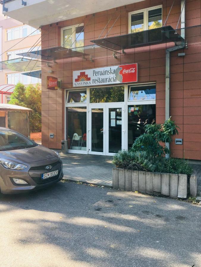 Brand New Apartment. Parking Spot Included! Bratislava Luaran gambar